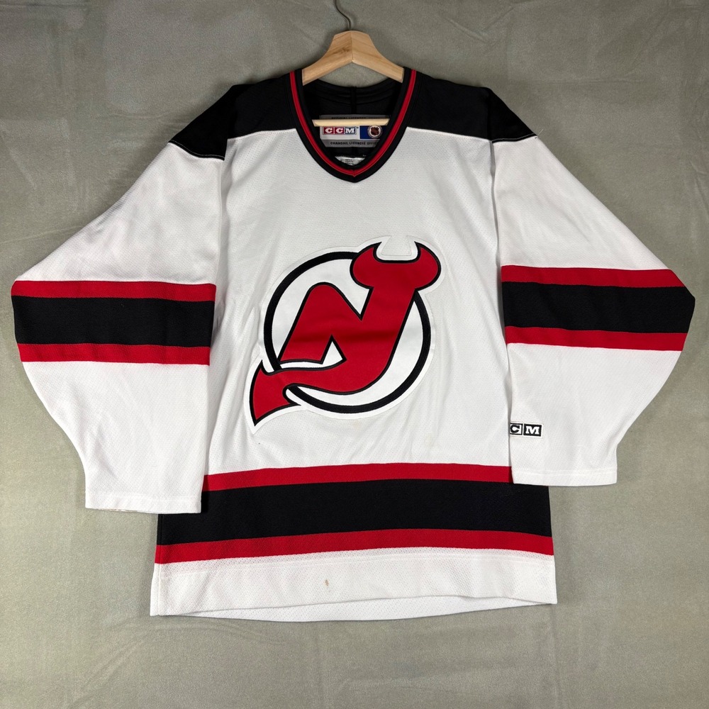 CCM New Jersey Devils NHL Hockey Jersey Mens Small‎ White Vintage Sportswear
